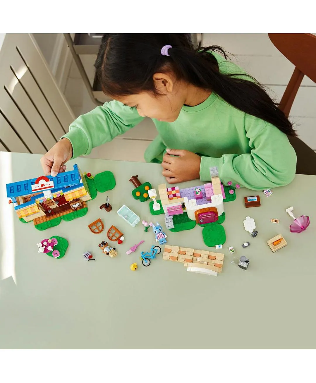 Nooks Cranny ومنزل Rosie رقم 77050 من LEGO® Animal Crossing™ - الصورة 6