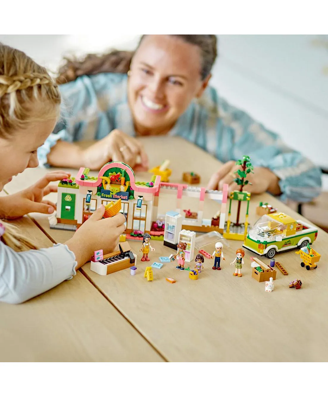 مجموعة لعبة بناء متجر البقالة العضوية 41729 من LEGO® Friends (830 قطعة) - الصورة 4