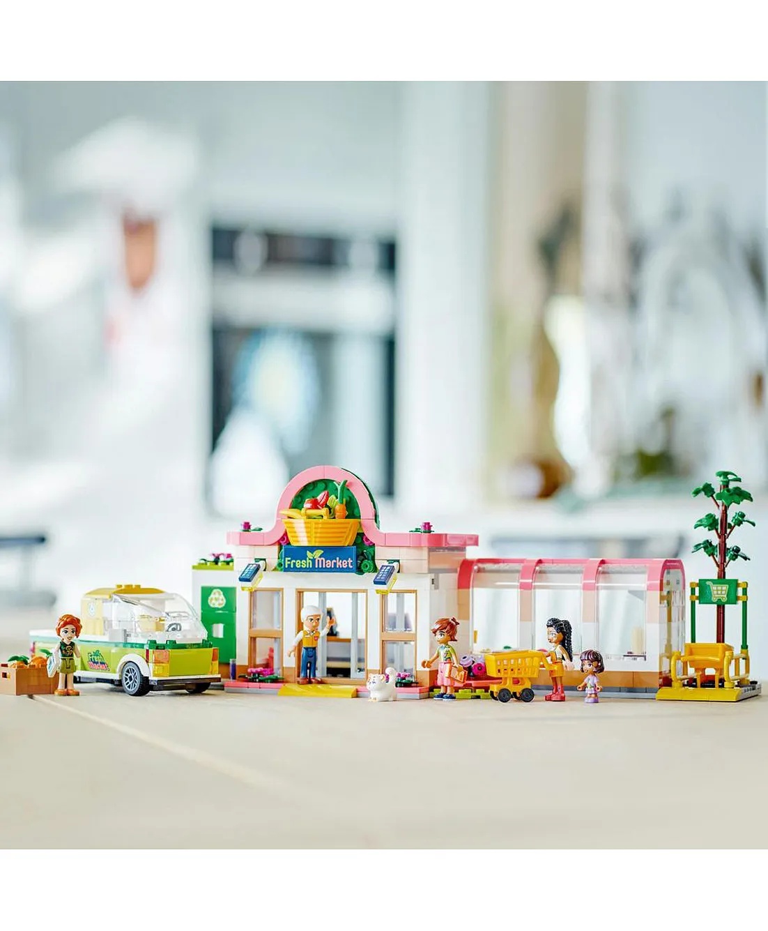 مجموعة لعبة بناء متجر البقالة العضوية 41729 من LEGO® Friends (830 قطعة) - الصورة 5