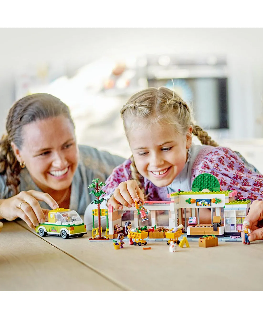 مجموعة لعبة بناء متجر البقالة العضوية 41729 من LEGO® Friends (830 قطعة) - الصورة 9