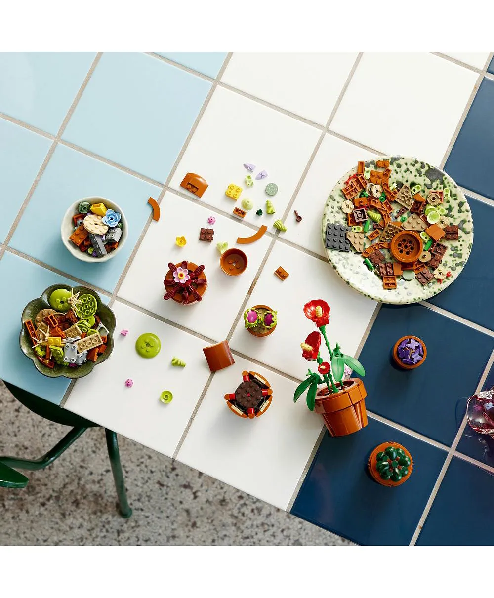مجموعة بناء النباتات الصغيرة 10329 للبالغين من LEGO® Botanicals - الصورة 9