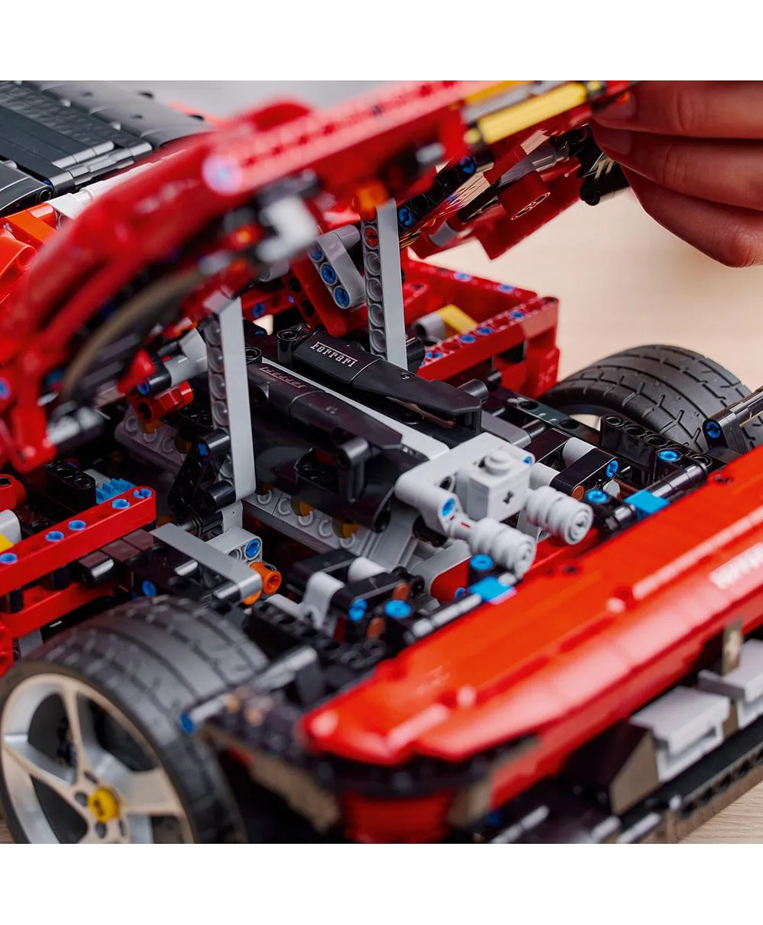ليغو - مجموعة بناء فيراري دايتونا إس بي 3 تكنيك - 3778 قطعة - الصورة 7