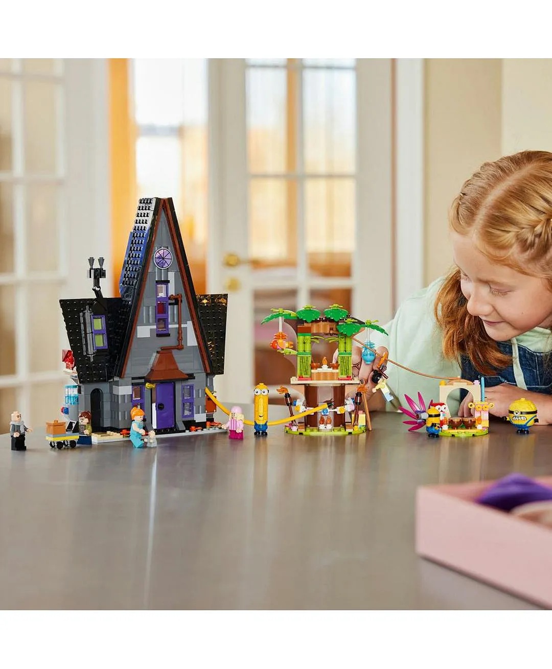 مينيونز وقصر عائلة غرو 75583 من LEGO® Despicable Me 4 - الصورة 5