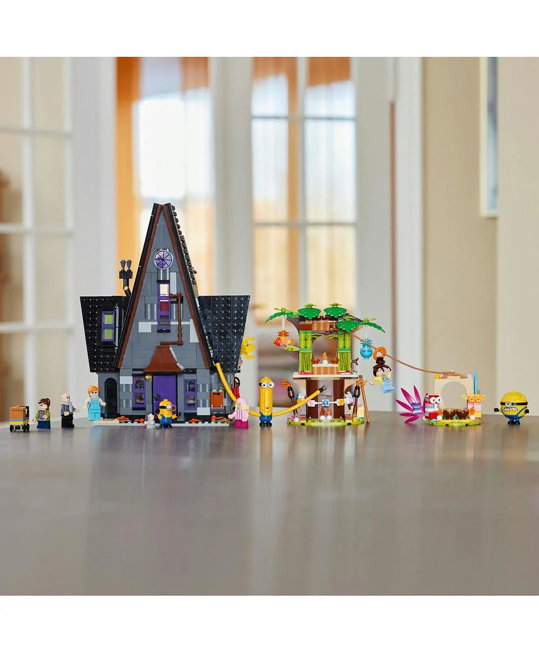 مينيونز وقصر عائلة غرو 75583 من LEGO® Despicable Me 4 - الصورة 7