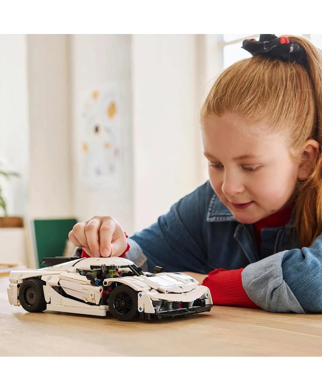 السيارة الخارقة البيضاء Koenigsegg Jesko Absolut 42184 من LEGO® Technic - الصورة 7