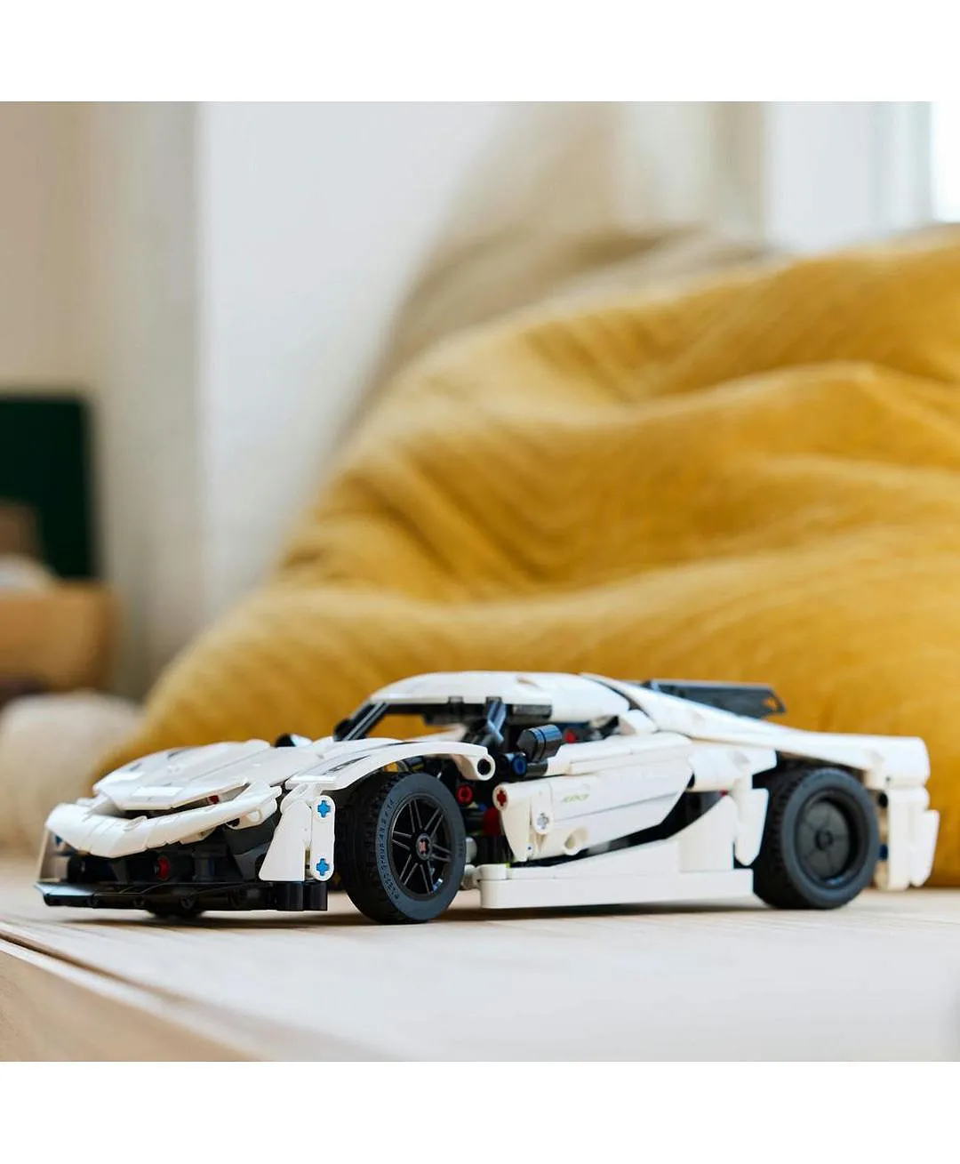 السيارة الخارقة البيضاء Koenigsegg Jesko Absolut 42184 من LEGO® Technic - الصورة 9