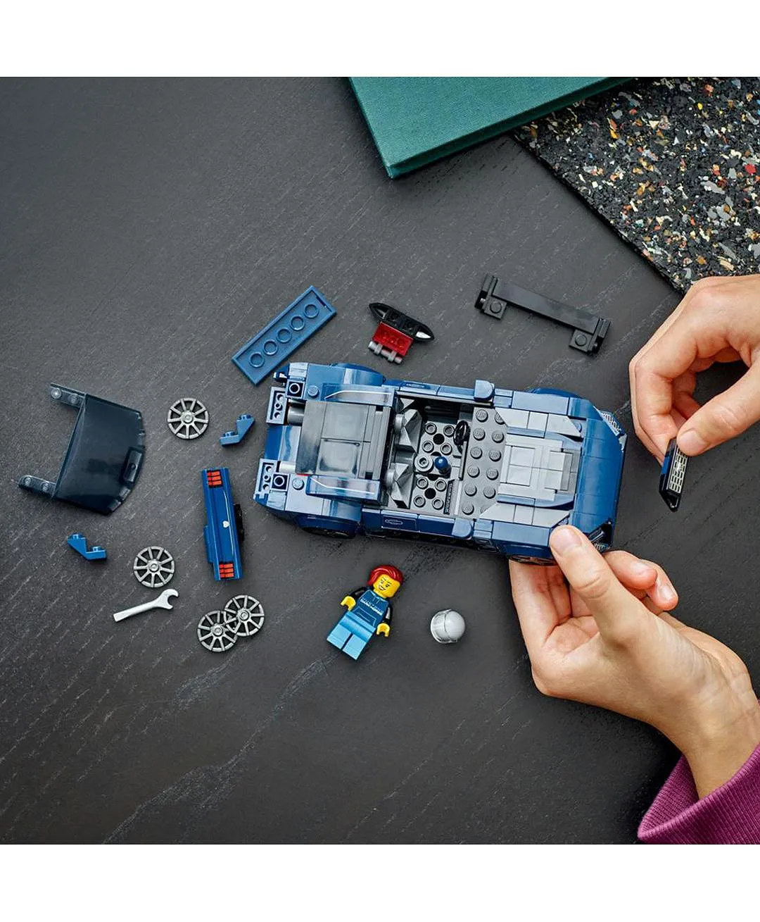 السيارة الرياضية Ford Mustang Dark Horse 76920 من LEGO® Speed Champions - الصورة 6