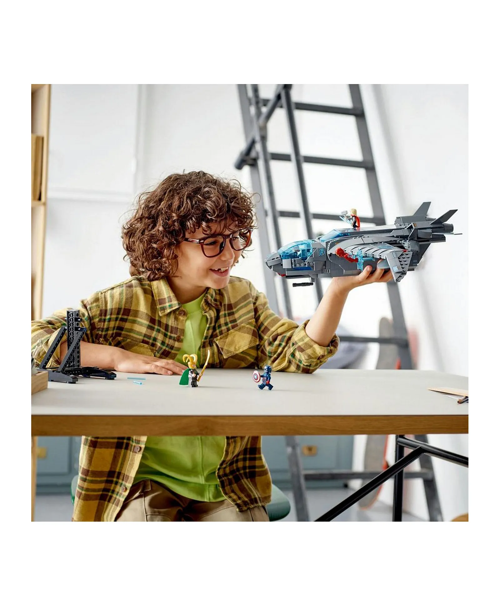 مجموعة لعبة بناء طائرة كوين للمنتقمين 76248 من LEGO® Marvel (795 قطعة) - الصورة 3