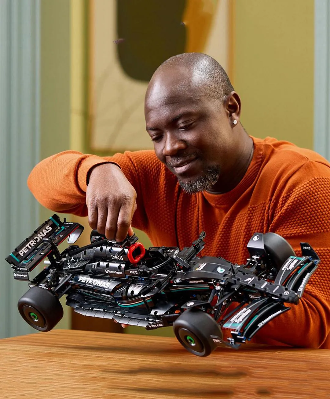 Mercedes-AMG F1 W14 E Performance 42171 من LEGO® Technic - الصورة 5