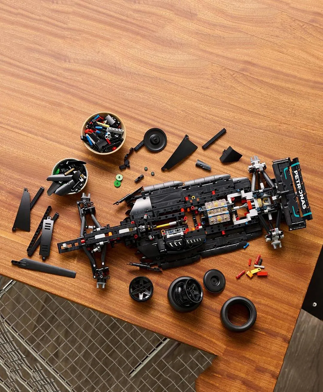 Mercedes-AMG F1 W14 E Performance 42171 من LEGO® Technic - الصورة 6