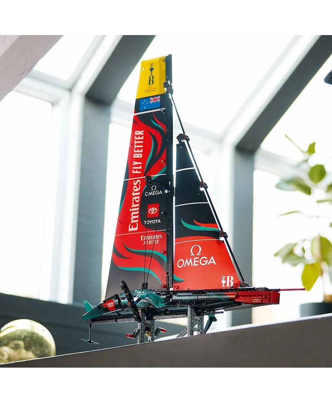 يخت Emirates Team New Zealand AC75 42174 من LEGO® Technic - الصورة 6