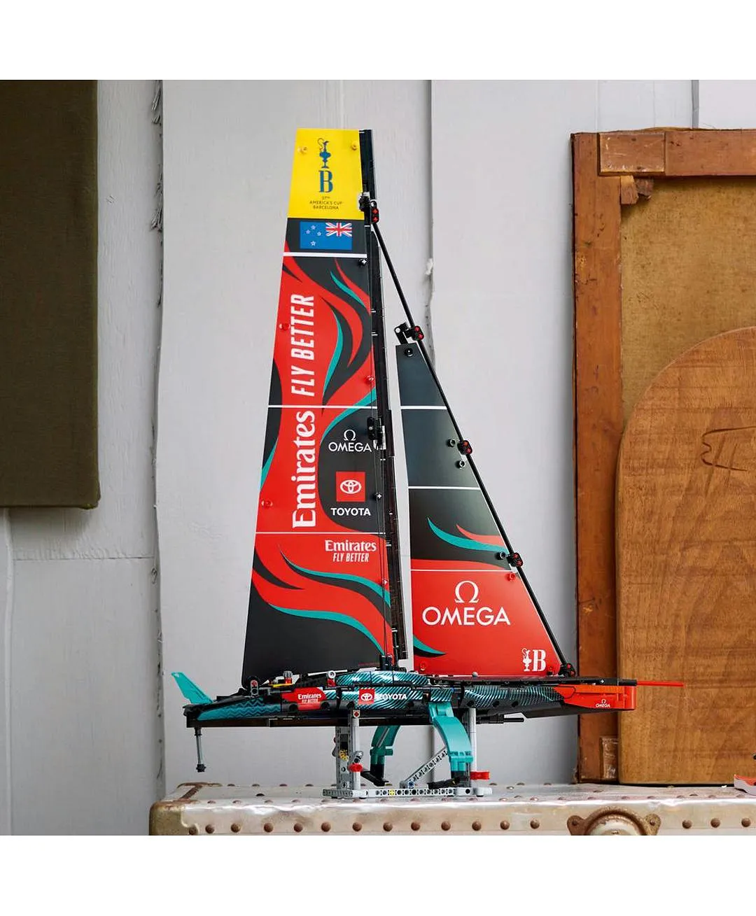 يخت Emirates Team New Zealand AC75 42174 من LEGO® Technic - الصورة 9