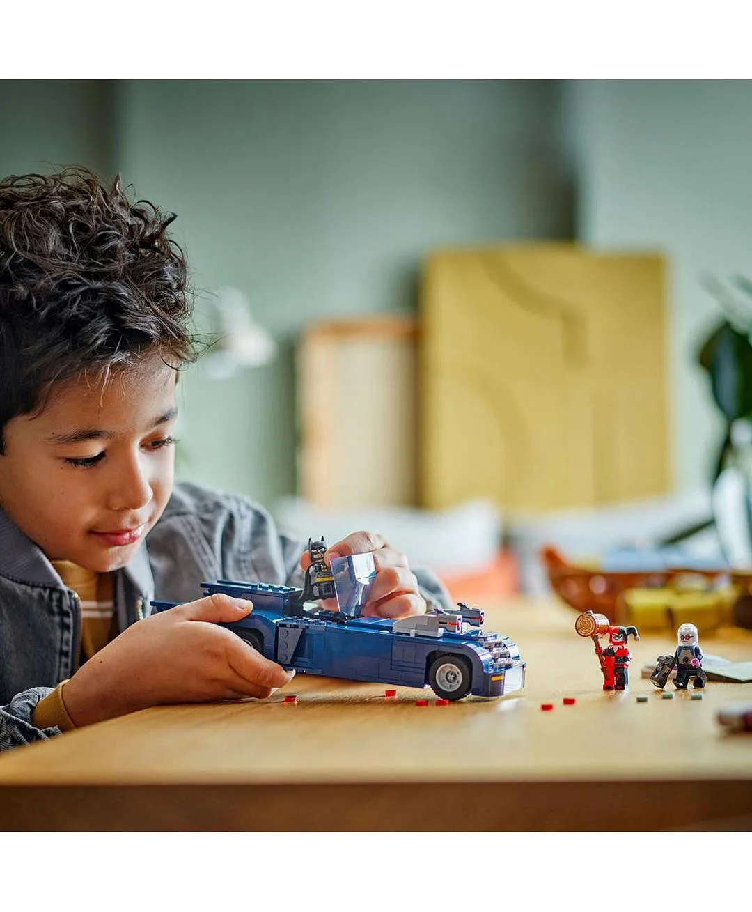 الرجل الوطواط مع سيارة الوطواط™ مقابل هارلي كوين™ ومستر فريز™ 76274 من LEGO® DC Batman™ - الصورة 5