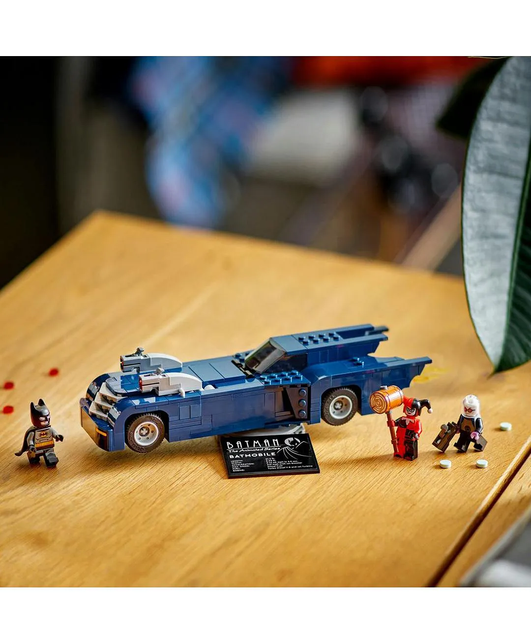 الرجل الوطواط مع سيارة الوطواط™ مقابل هارلي كوين™ ومستر فريز™ 76274 من LEGO® DC Batman™ - الصورة 7