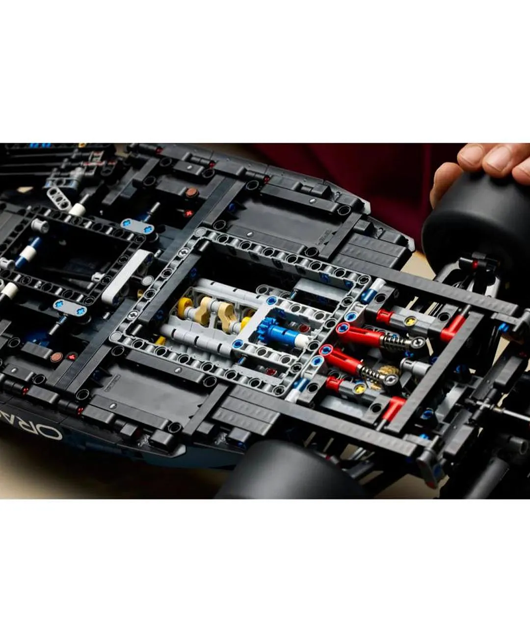 مجموعة نموذج سيارة Oracle Red Bull Racing RB20 F1 من ليغو® Technic للبالغين، ابنوا سيارتكم 42206 - 1639 قطعة - الصورة 12