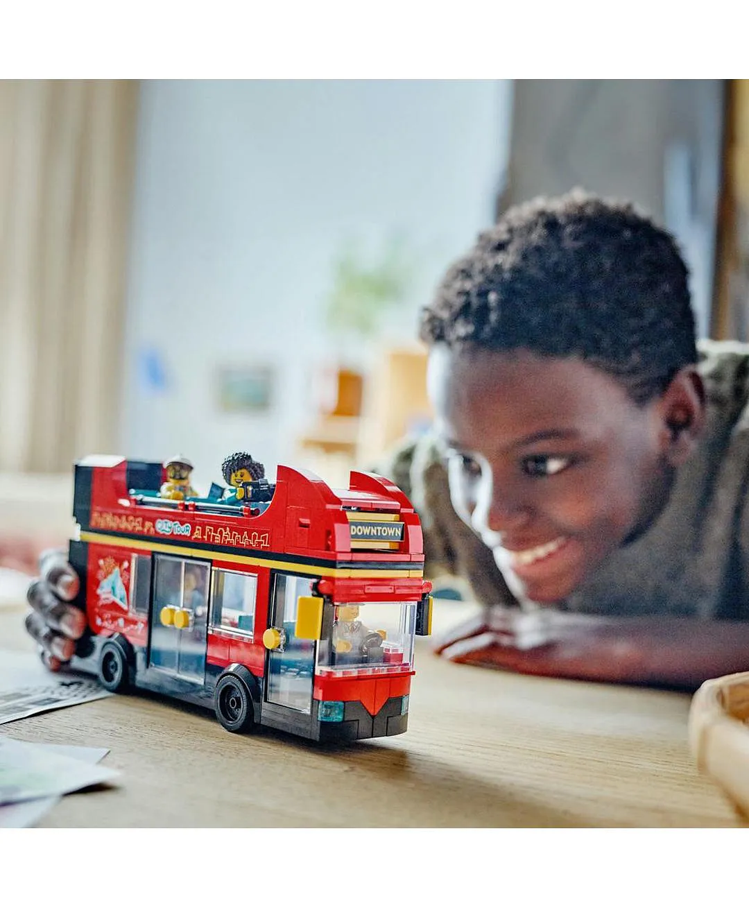 لعبة حافلة معالم المدينة الحمراء بطابقين 60407 من LEGO® City - الصورة 5