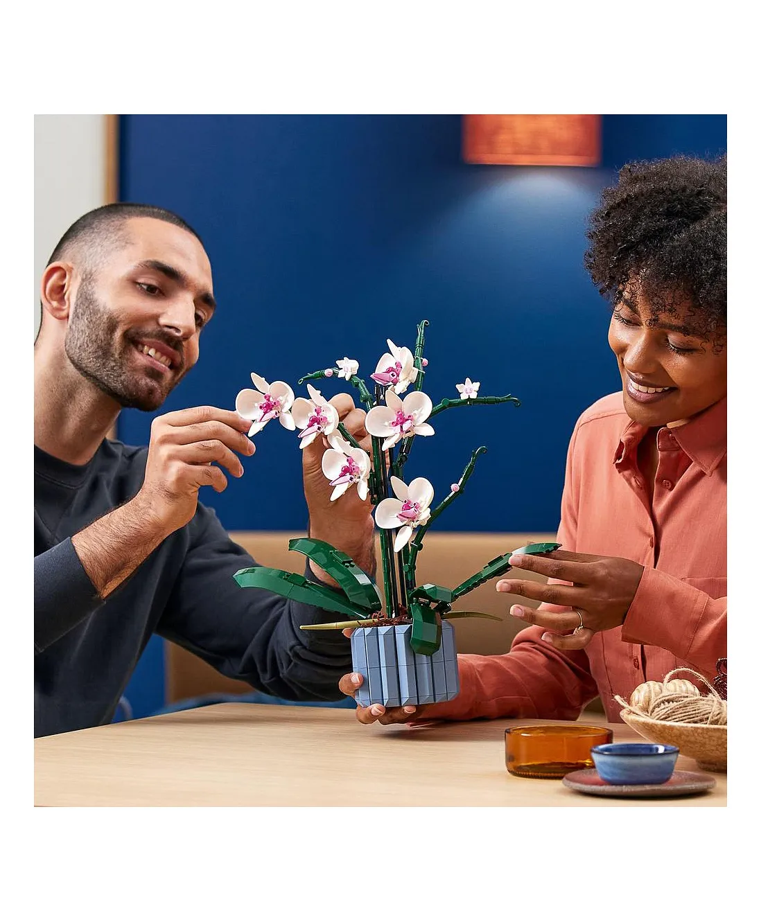 مجموعة التزيين بزرع الأوركيد 10311 من ®LEGO (608 قطعة) - الصورة 6